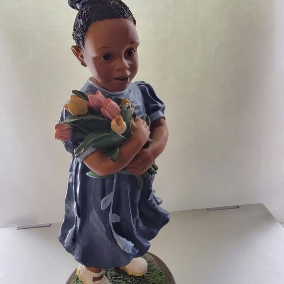 Treasures of the Heart Figurine - Picture 4 of 15